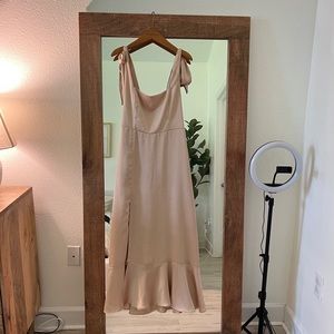 Show me your mumu midi dress.